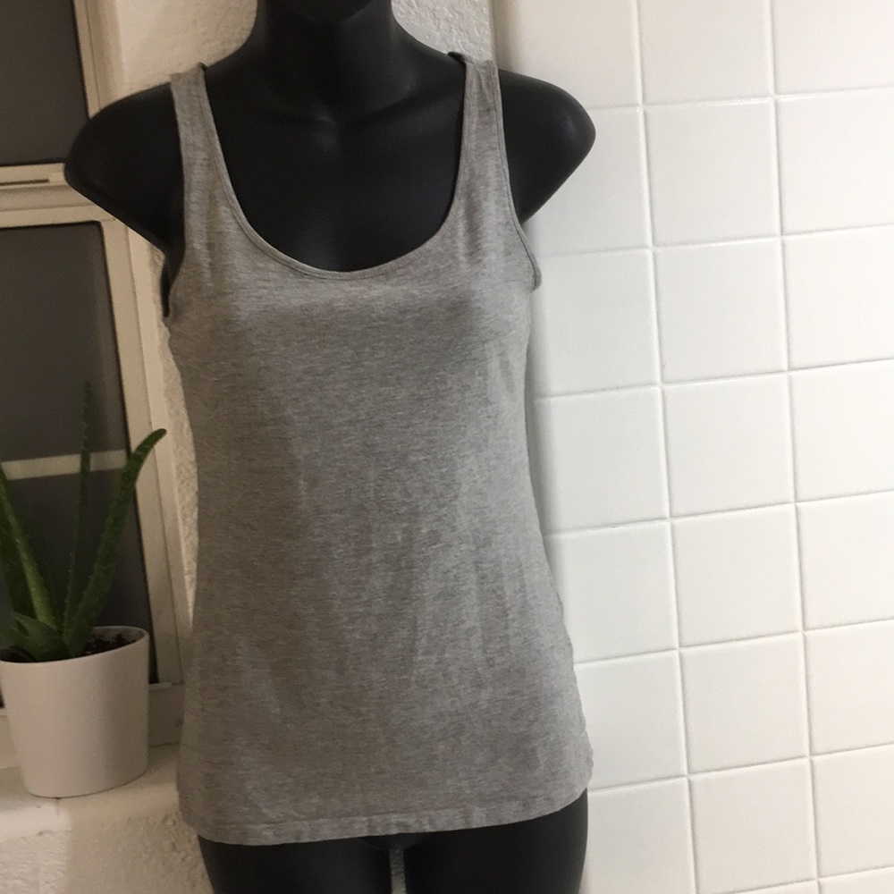 🍀💚4/$20 H & M stretch tank NWOT